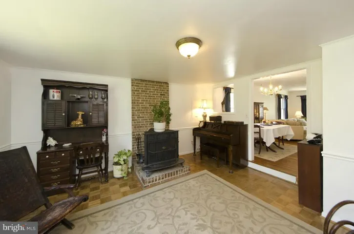 10819 Woodhaven Dr, Fairfax, Virginia 22030