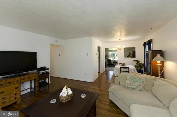 10819 Woodhaven Dr, Fairfax, Virginia 22030