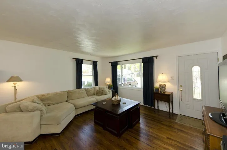 10819 Woodhaven Dr, Fairfax, Virginia 22030