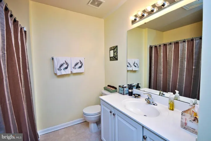 8078 Horseshoe Cottage Cir, Lorton, Virginia 22079