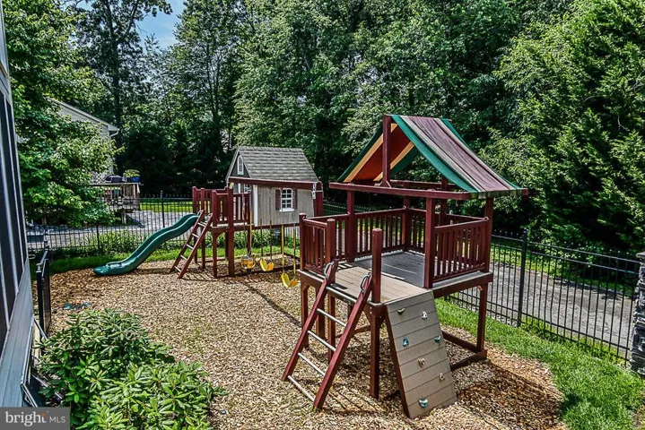 2016 Woodford Rd, Vienna, Virginia 22182