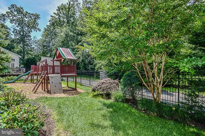 2016 Woodford Rd, Vienna, Virginia 22182
