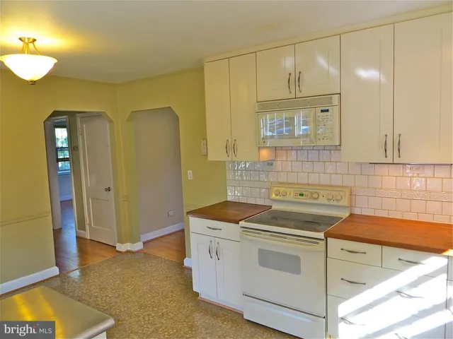 636 Walker Rd, Great Falls, Virginia 22066