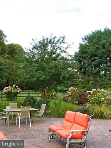 636 Walker Rd, Great Falls, Virginia 22066