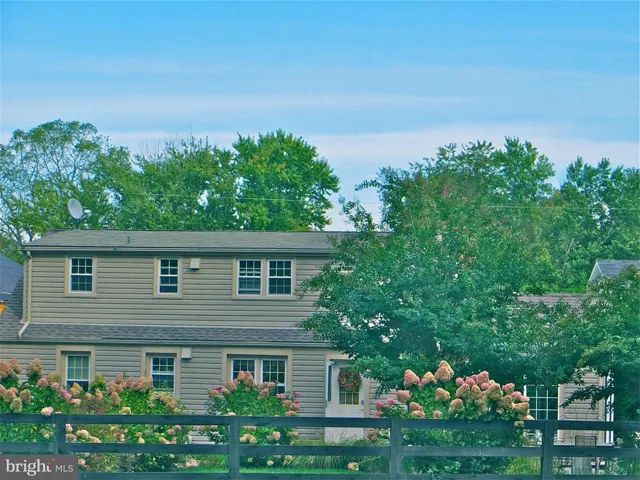 636 Walker Rd, Great Falls, Virginia 22066