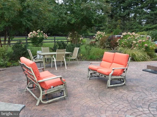 636 Walker Rd, Great Falls, Virginia 22066