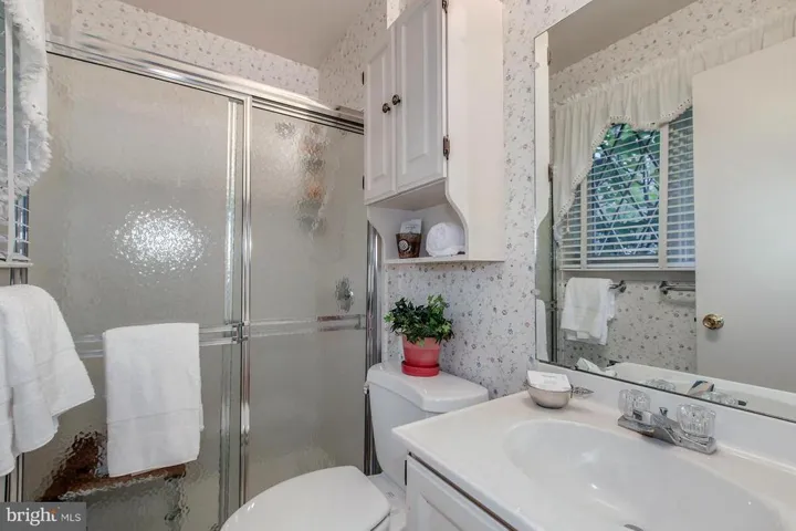6800 Capstan Dr, Annandale, Virginia 22003