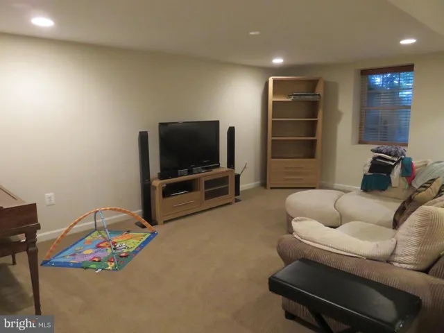 142 Cambridge Rd, Alexandria, Virginia 22314