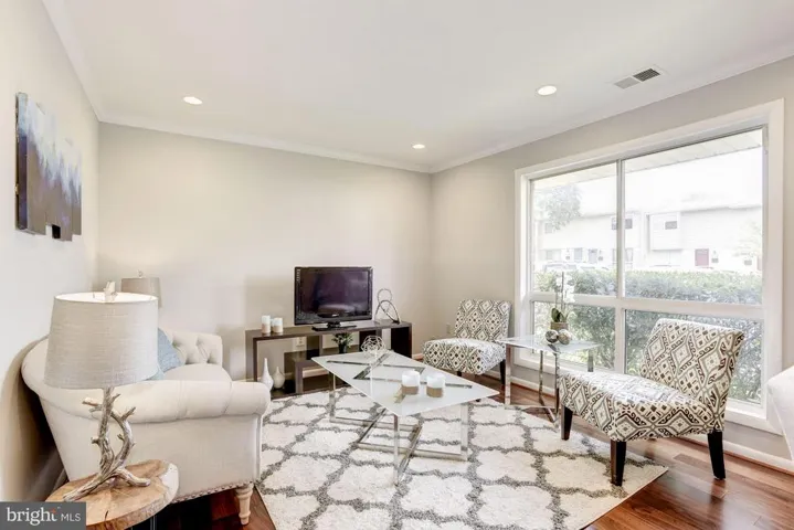2201 Huston Pl, Herndon, Virginia 20170