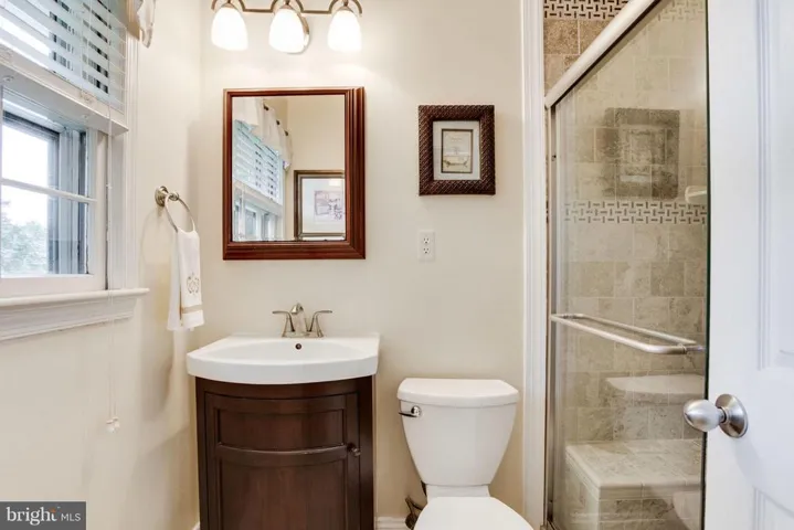 3314 Rose Ln, Falls Church, Virginia 22042