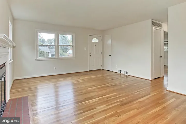 7116 Strathmore St, Falls Church, Virginia 22042