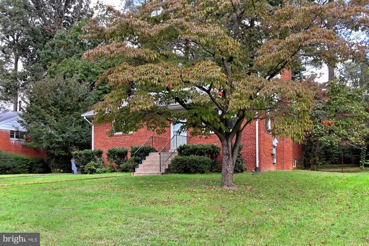 7116 Strathmore St, Falls Church, Virginia 22042