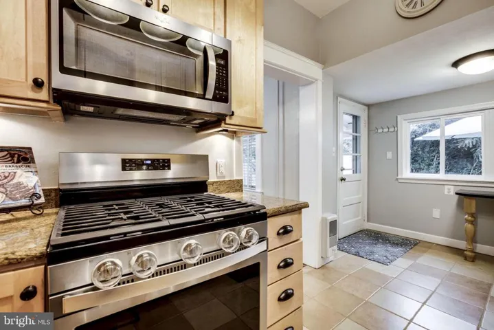 16 Masonic View Ave E, Alexandria, Virginia 22301