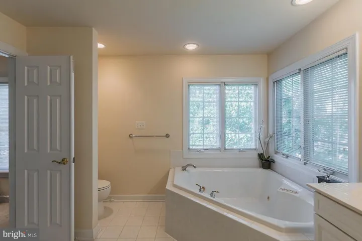 2044 Lord Fairfax Rd, Vienna, Virginia 22182