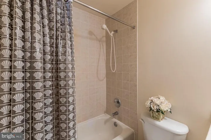 2044 Lord Fairfax Rd, Vienna, Virginia 22182