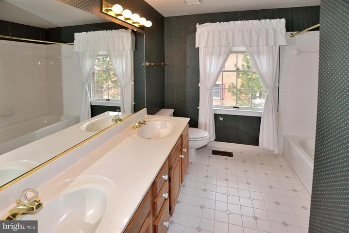 8171 Madrillon Ct, Vienna, Virginia 22182