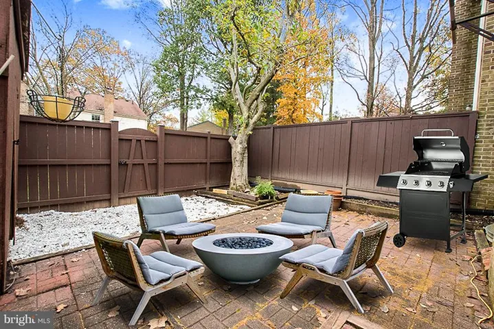 9639 Lindenbrook St, Fairfax, Virginia 22031
