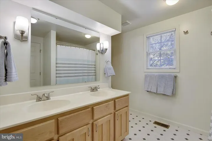 405 Ridge Rd Sw, Vienna, Virginia 22180
