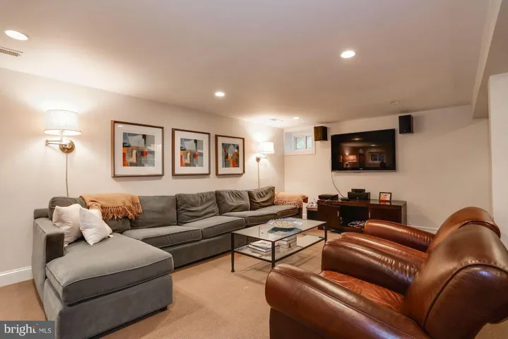 312st Little Falls St, Falls Church, Virginia 22046