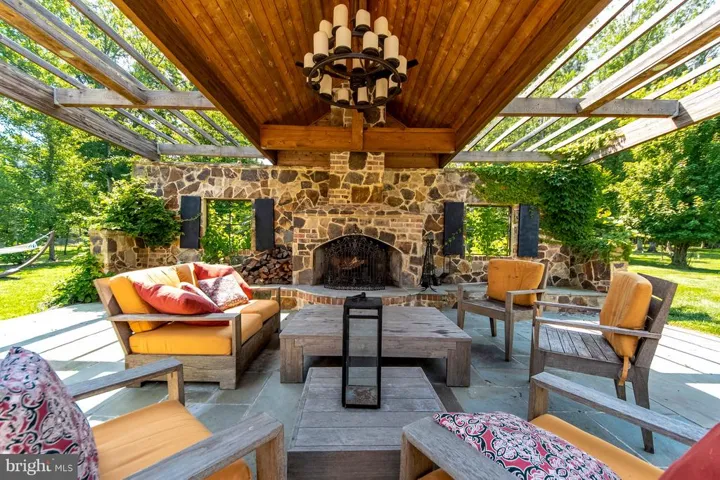 11716 Wood Thrush Ln, Potomac, Maryland 20854