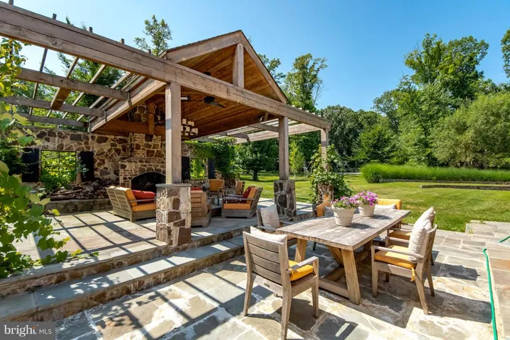 11716 Wood Thrush Ln, Potomac, Maryland 20854