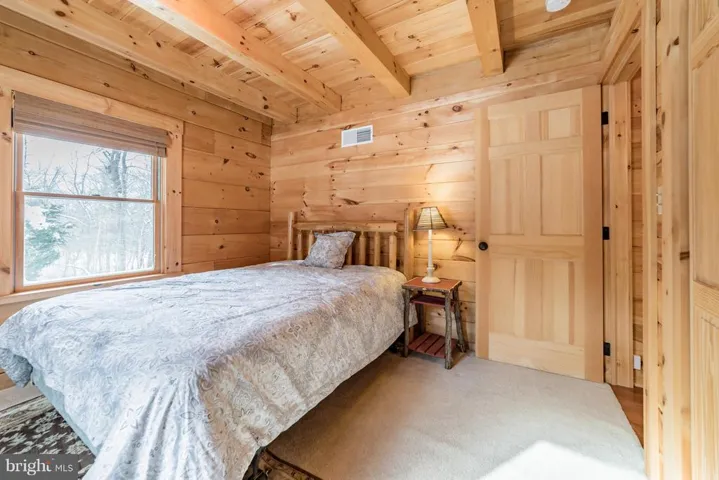 978 Spring Mountain Way, Fort Valley, Virginia 22652