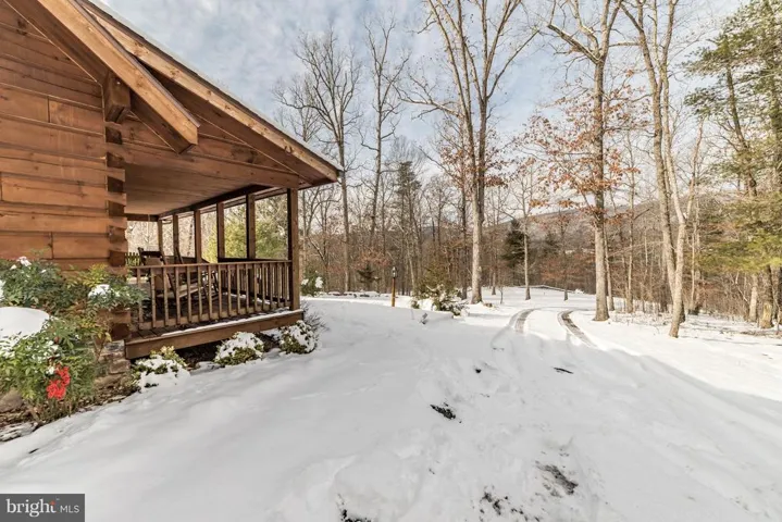 978 Spring Mountain Way, Fort Valley, Virginia 22652