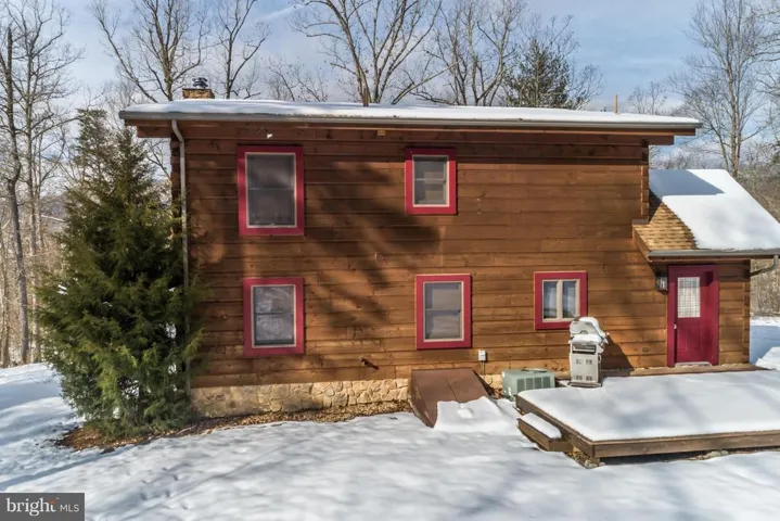 978 Spring Mountain Way, Fort Valley, Virginia 22652
