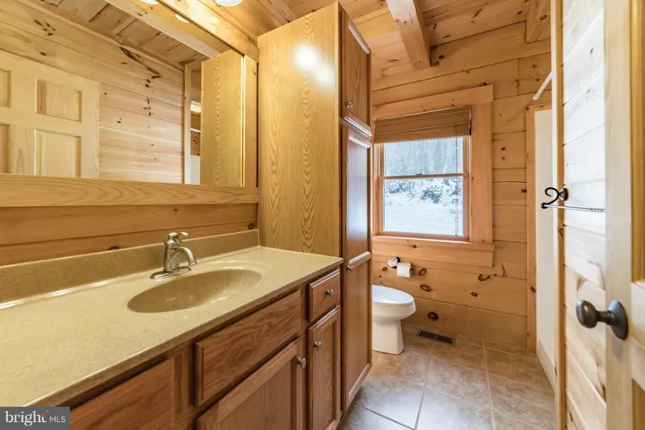 978 Spring Mountain Way, Fort Valley, Virginia 22652