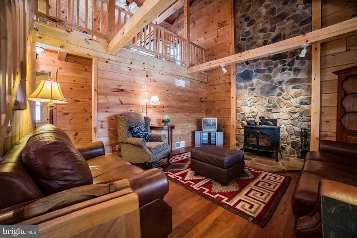 978 Spring Mountain Way, Fort Valley, Virginia 22652