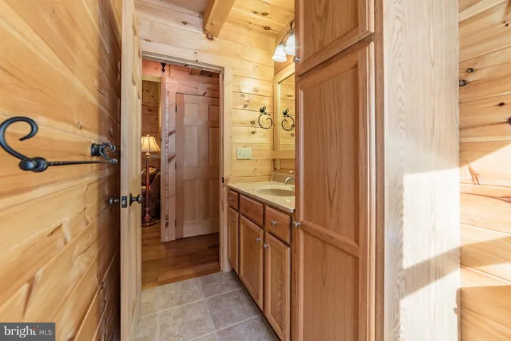 978 Spring Mountain Way, Fort Valley, Virginia 22652