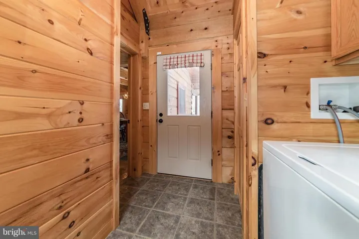 978 Spring Mountain Way, Fort Valley, Virginia 22652