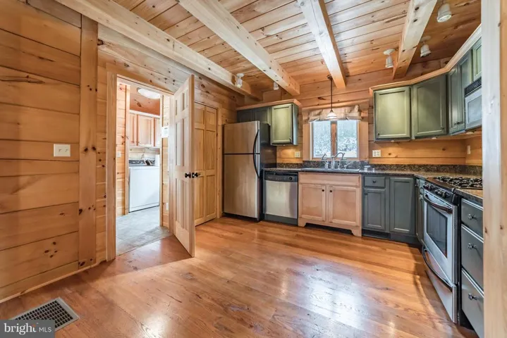 978 Spring Mountain Way, Fort Valley, Virginia 22652