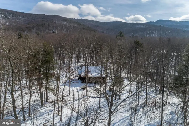 978 Spring Mountain Way, Fort Valley, Virginia 22652