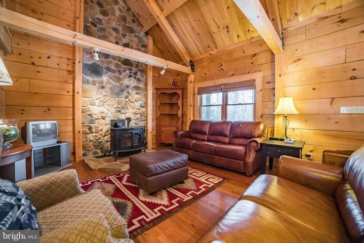978 Spring Mountain Way, Fort Valley, Virginia 22652