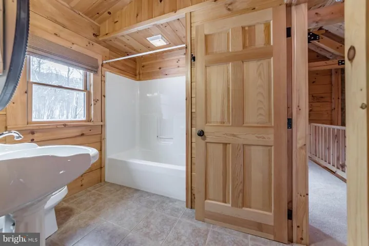 978 Spring Mountain Way, Fort Valley, Virginia 22652