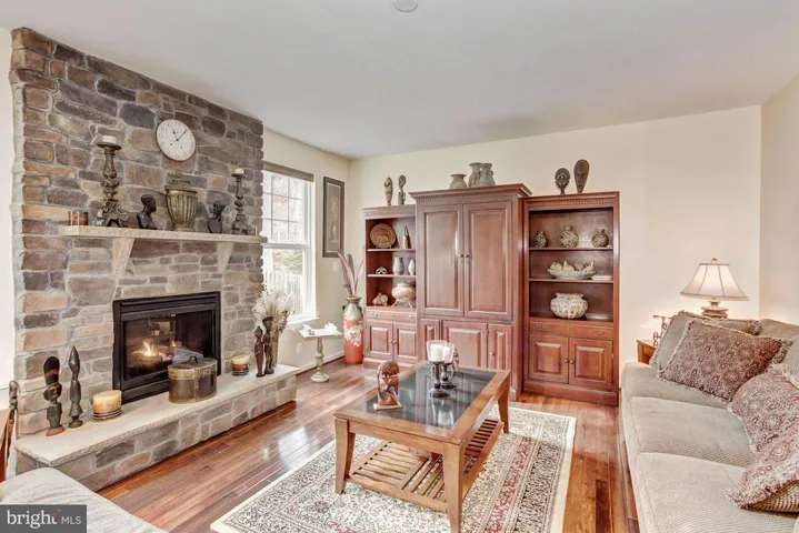 12942 Luca Station Way, Woodbridge, Virginia 22192