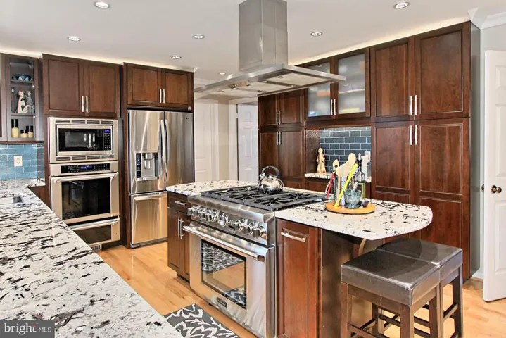 6200 Homespun Ln, Falls Church, Virginia 22044