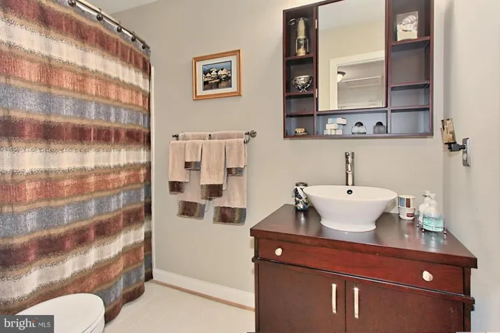 6200 Homespun Ln, Falls Church, Virginia 22044
