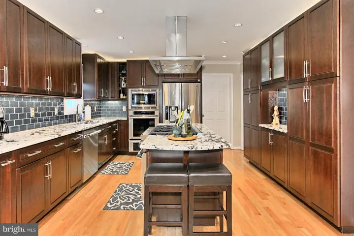 6200 Homespun Ln, Falls Church, Virginia 22044