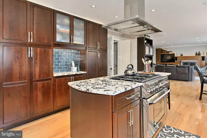 6200 Homespun Ln, Falls Church, Virginia 22044