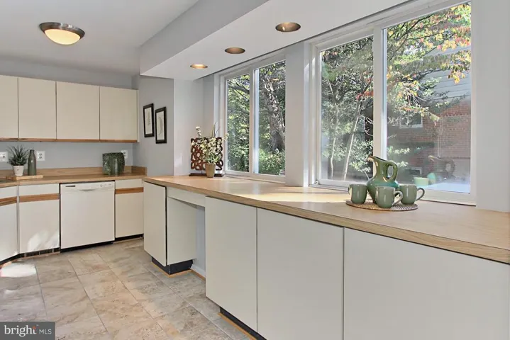3237 Dye Dr, Falls Church, Virginia 22042