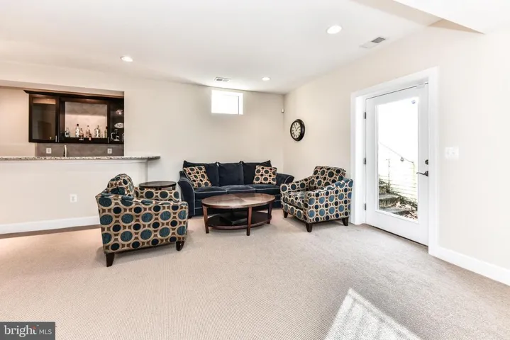 910 Desale St Sw, Vienna, Virginia 22180