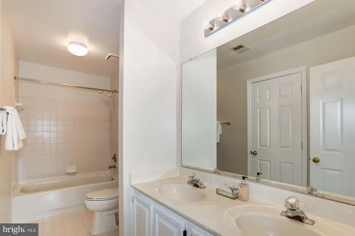 13107 Willow Edge Ct, Clifton, Virginia 20124