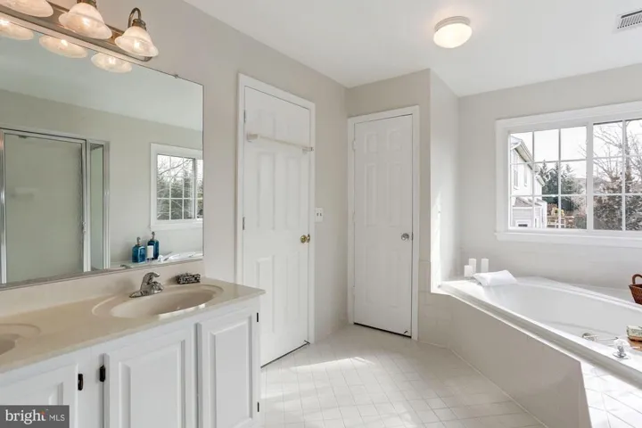 13107 Willow Edge Ct, Clifton, Virginia 20124