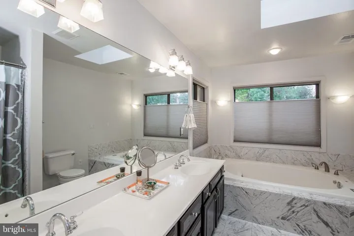3132 Annandale Rd, Falls Church, Virginia 22042