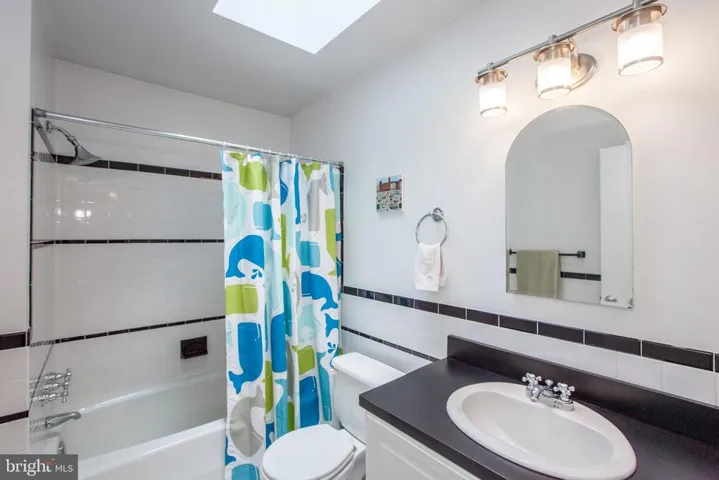 3132 Annandale Rd, Falls Church, Virginia 22042
