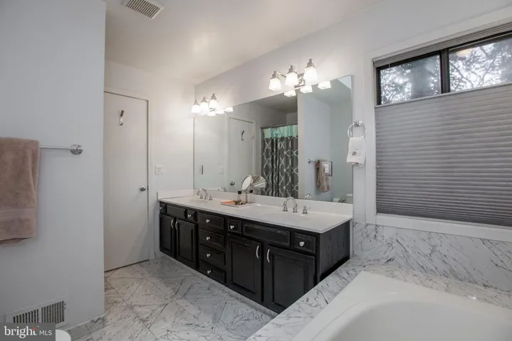 3132 Annandale Rd, Falls Church, Virginia 22042