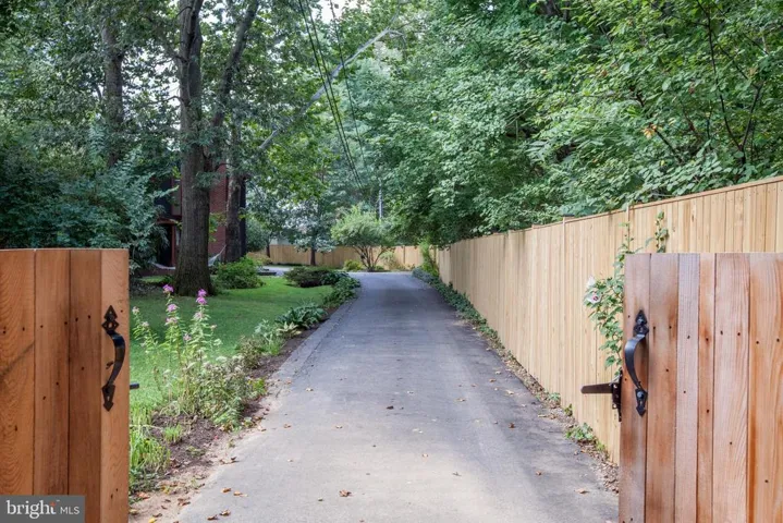 3132 Annandale Rd, Falls Church, Virginia 22042