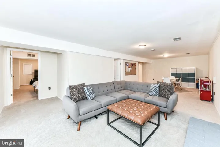 1733 Abbey Oak Dr, Vienna, Virginia 22182